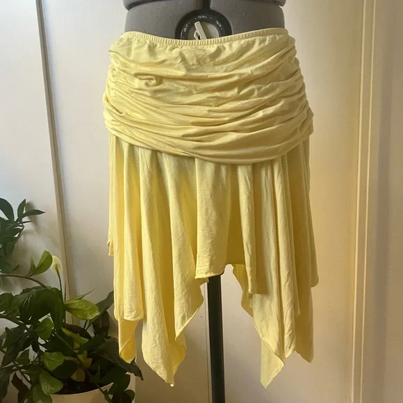 SOLD Gimaguas Yellow Disco Miniskirt, large - Picture 4 of 6